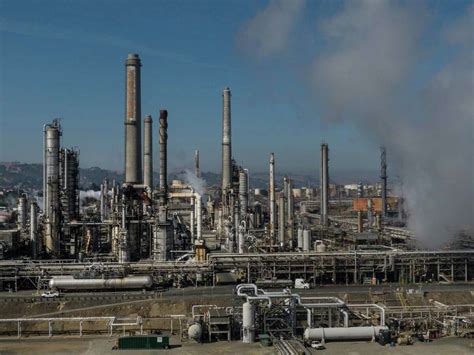 Another dust-like substance leaks from Martinez refinery, prompts hazardous materials response